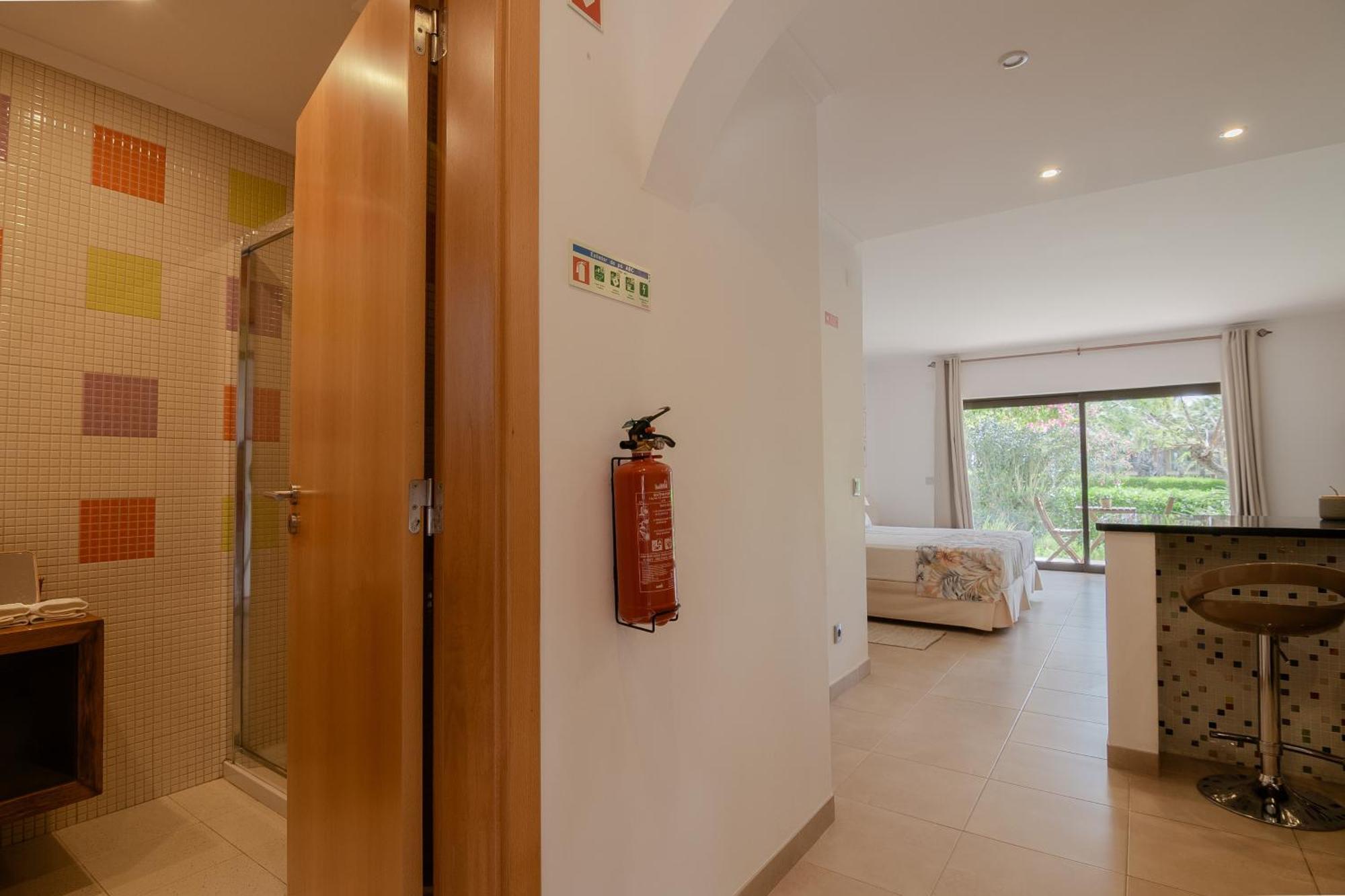 Coastal Retreat With Pool And Beach Access By Drago Rentals Albufeira Dış mekan fotoğraf